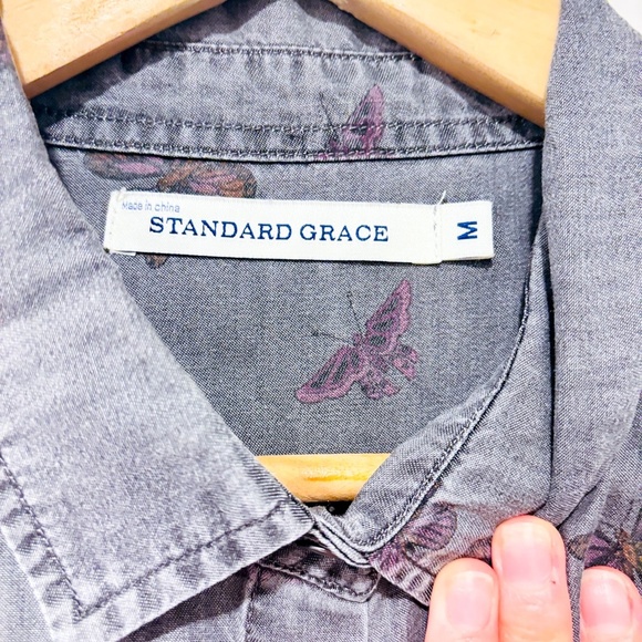 STANDARD GRACE Grey shirt with butterflies - Picture 8 of 8